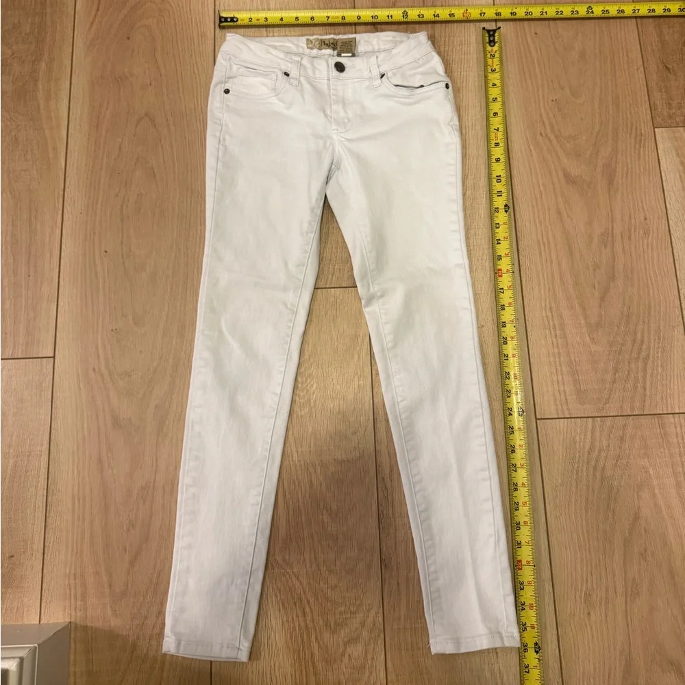 💙🔥💜 Hybrid & Co White Jeans Size 5 | Mid Rise Stretch Denim | Clean Classic - Picture 4 of 4